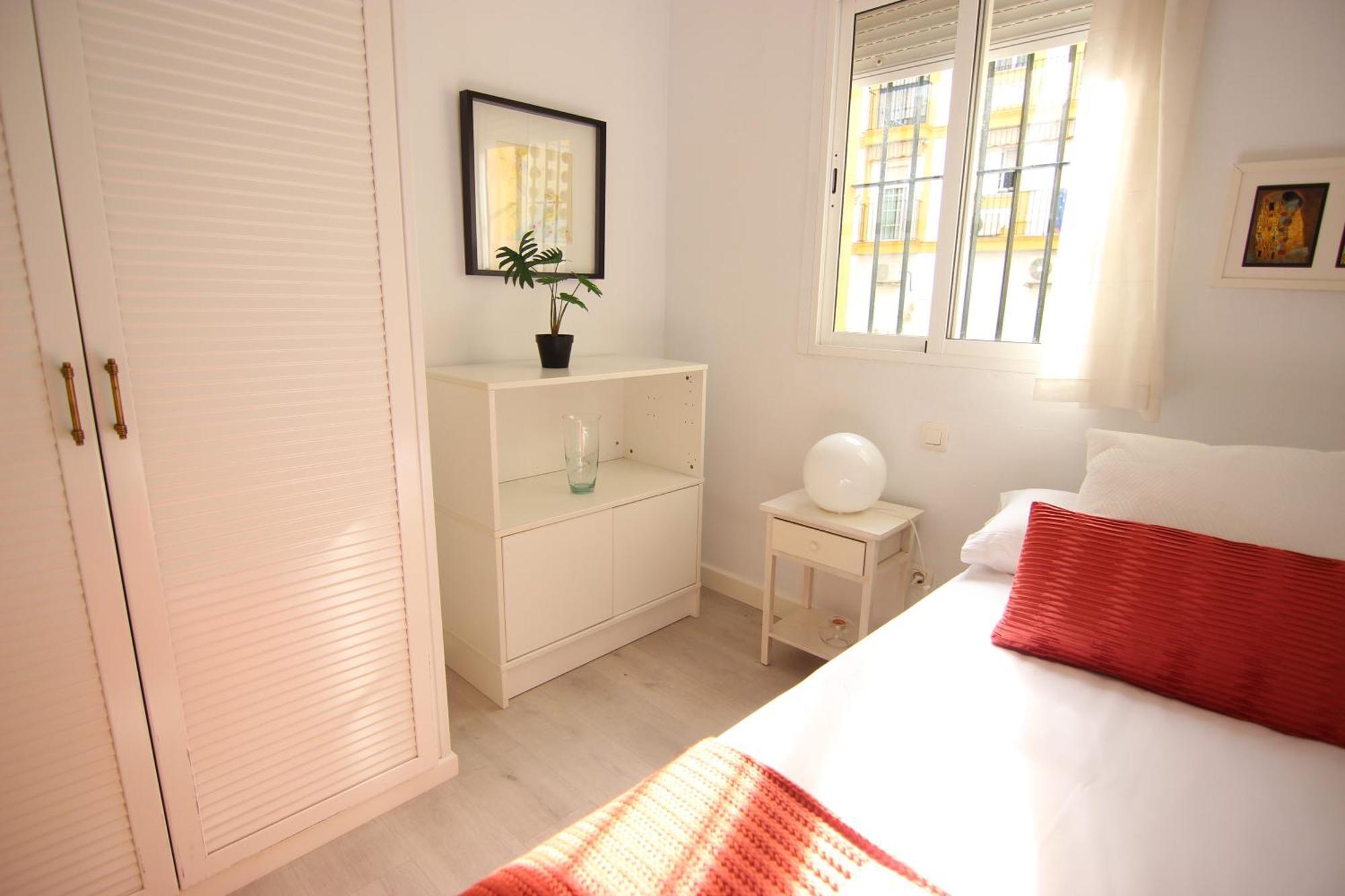Rentalsevilla Espacioso Apartamento En La Alameda De Hercules Con Parking Экстерьер фото