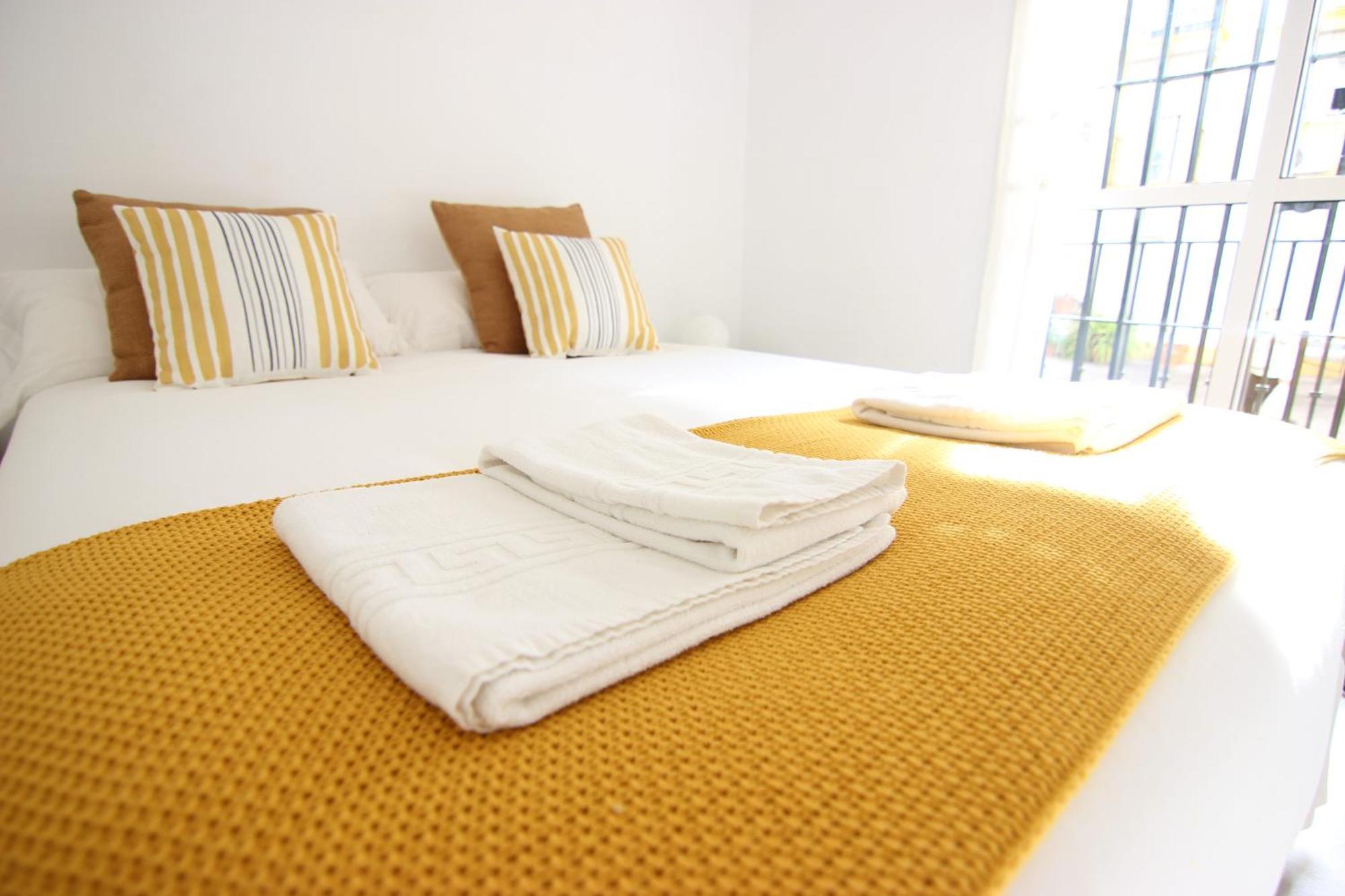Rentalsevilla Espacioso Apartamento En La Alameda De Hercules Con Parking Экстерьер фото